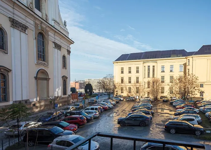 Plac Uniwersytecki 15b ホームステイ