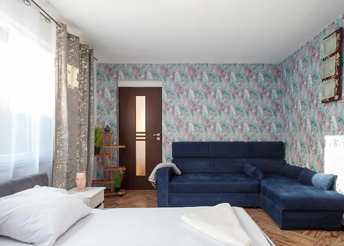 Plac Uniwersytecki 15b ホームステイ